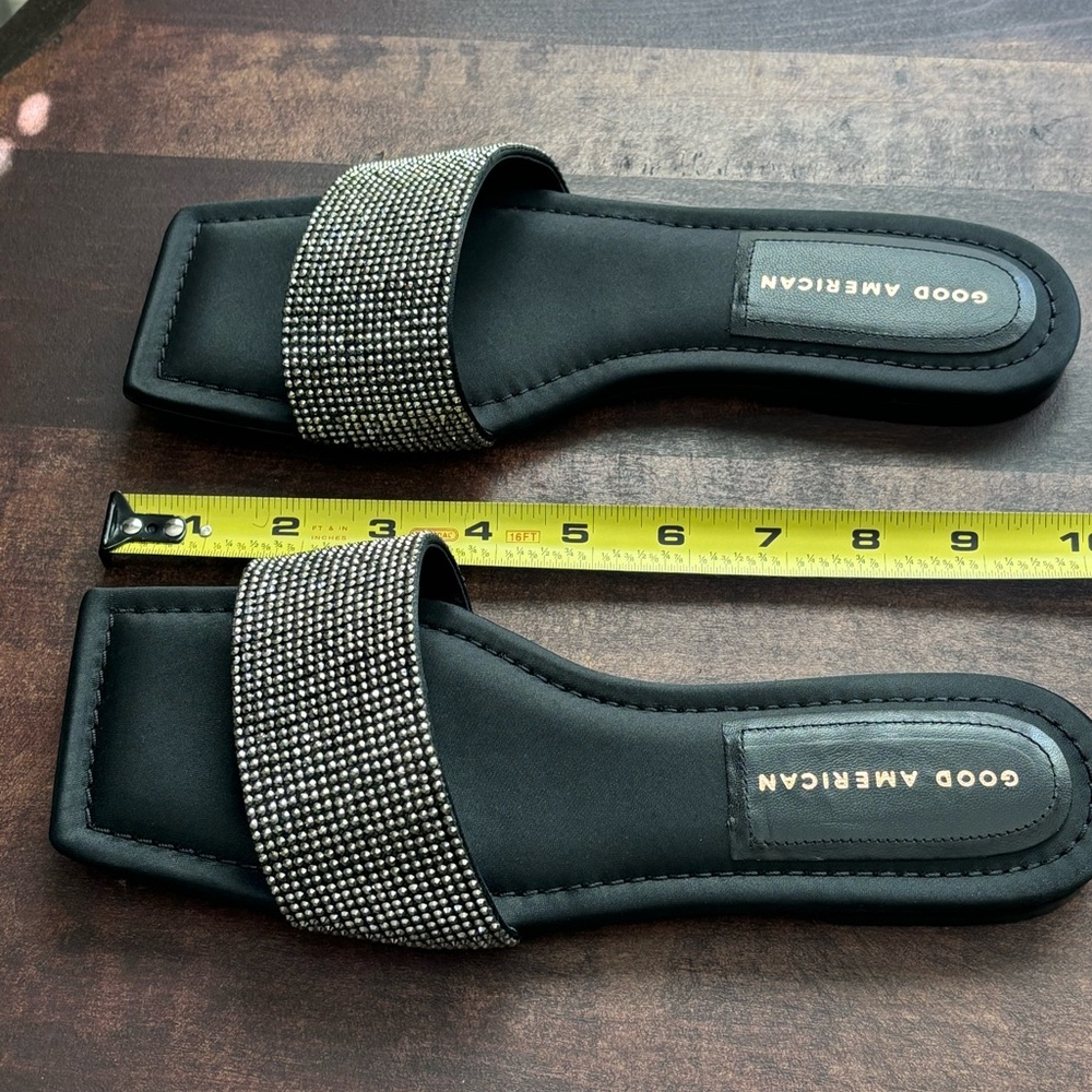 Good American Crystal Crush Standout Slide
Sandal - Picture 8 of 13